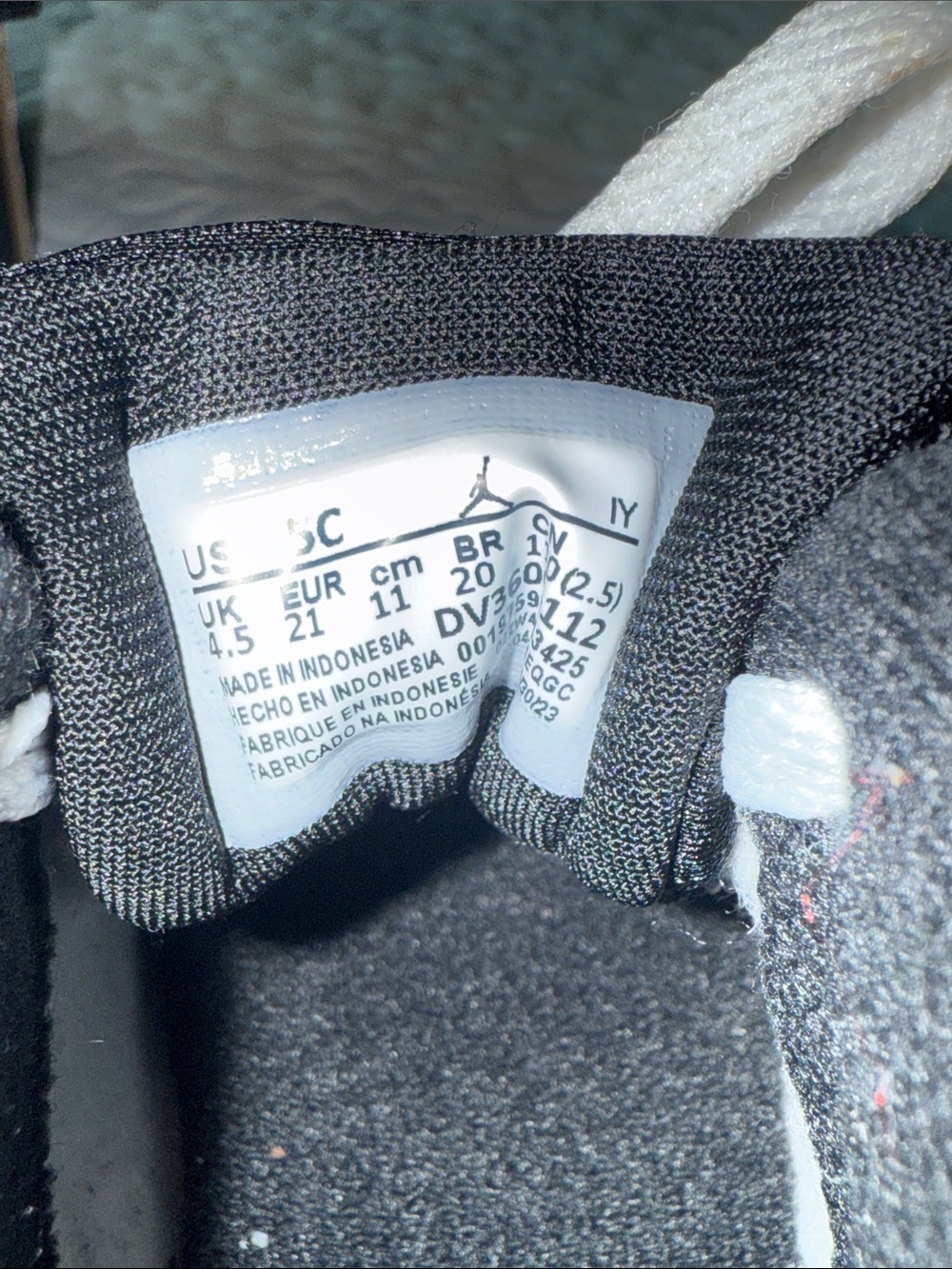 Jordan 6 Retro Kids Reverse Oreo - Picture 2 of 5